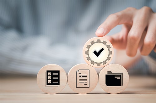 就業規則と雇用契約書の違い｜優先順位や企業が注意すべきこと