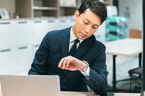 残業を私用で拒否するのは違法？ 拒否できるケースと対処法を解...